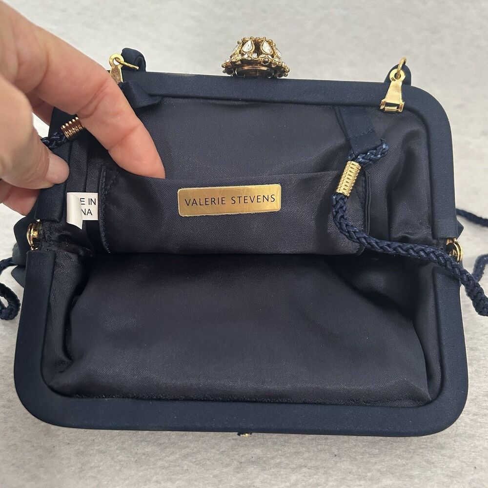Valerie Stevens Black Crossbody Bag - Picture 6 of 10